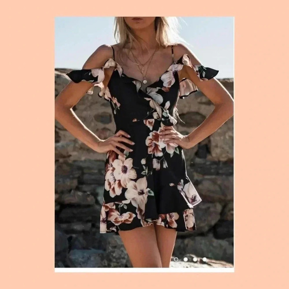 💥🆕Floral Ruffled Spaghetti Strap Mini Dress L🆕 - Picture 1 of 9